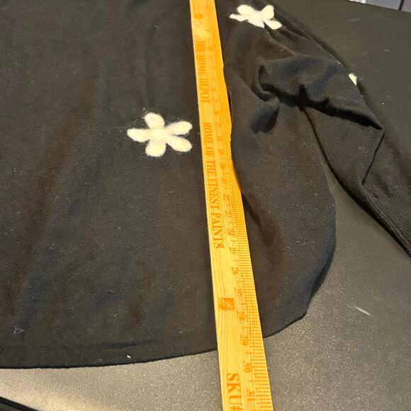 Aaeda Black Daisy Knit Sweater Long Sleeve Soft Floral Pullover Top 1X - Picture 3 of 6